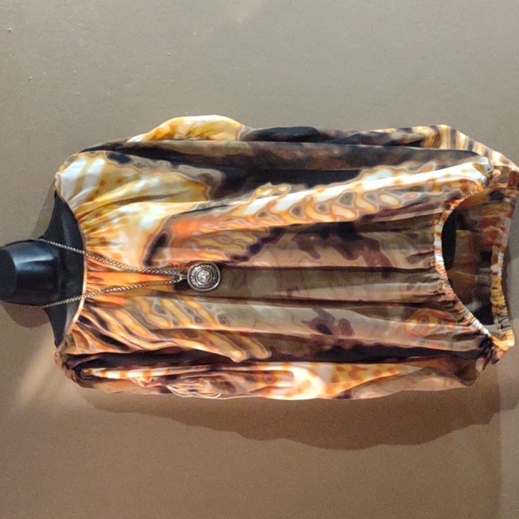 Cute sheer top MD - Picture 1 of 7